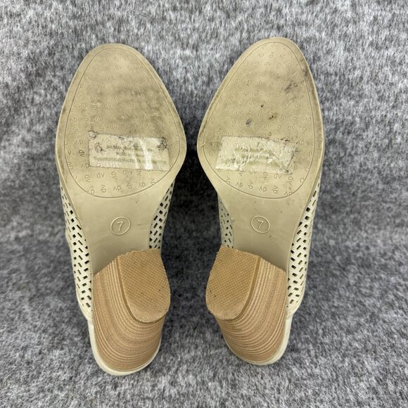 ✅Womens 7 DV Dolce Vita Mule Beige Perforated Suede Pointed Toe Heels 3.5" Heel - Picture 3 of 12